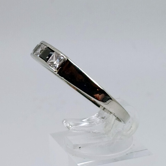 Vintage 90s Silver Princess Cut Black White Stone Channel Set Band Ring Size 10 - Picture 5 of 13